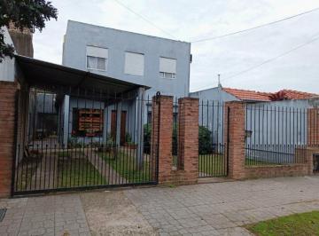 Casa · 133m² · 4 Ambientes · 1 Cochera · Venta de Casa de 2 Plantas en Lomas de Zamora