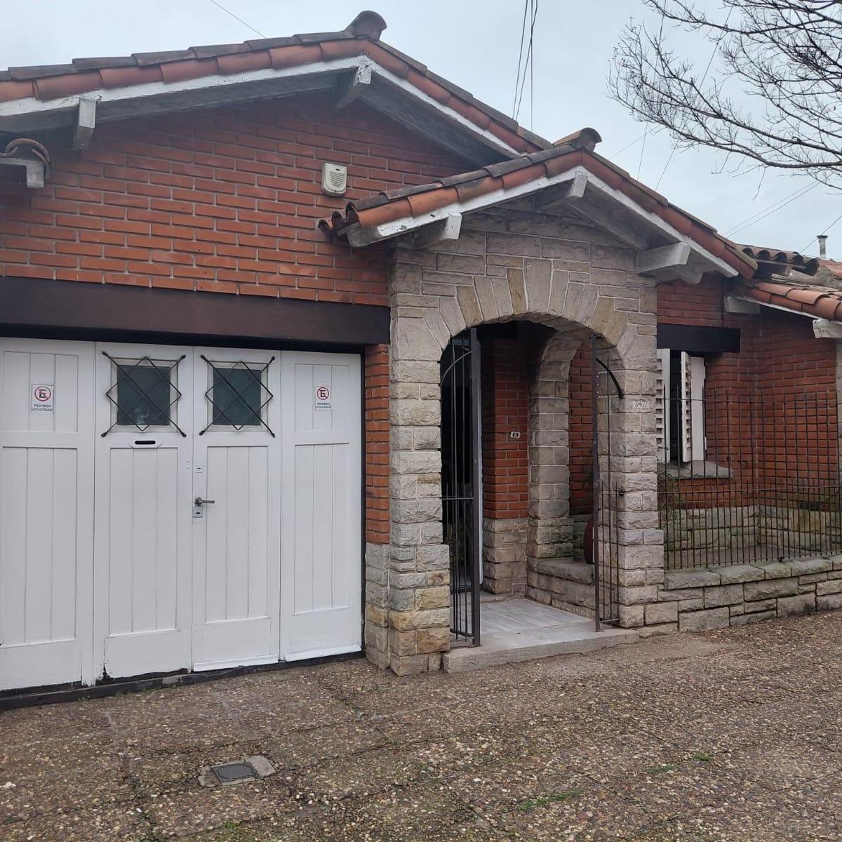 Venta casa en ph 3 ambientes con garage – Barrio San José