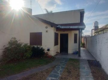 Casa · 80m² · 4 Ambientes · 1 Cochera · Venta Casa 4 Ambientes Villa Tesei Amplio Terreno