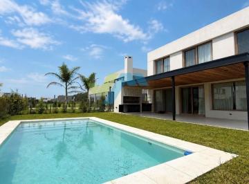 Casa · 300m² · 6 Ambientes · Casa en Venta en Carpinchos, Nordelta, Tigre