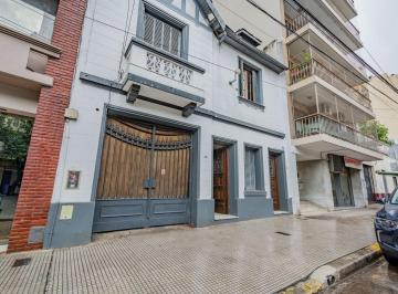 Casa · 160m² · 5 Ambientes · 2 Cocheras · Venta Casa 5 Amb - Cochera Jardín Parque Centenario