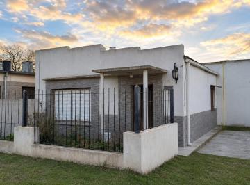 Casa · 61m² · 4 Ambientes · Casa 2 Dorm. en Venta en Dolores