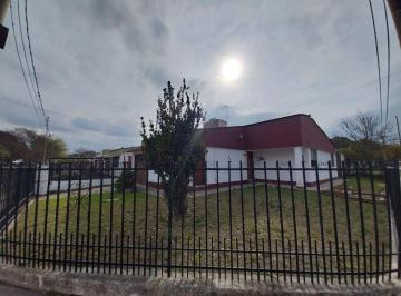 Casa de 5 ambientes, Córdoba · Casa en Venta Rosedal 3 Dorm. Esquina