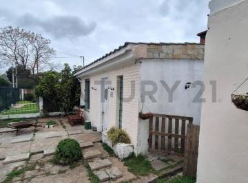 Casa · 57m² · 3 Ambientes · 1 Cochera · Peñarol / Casa 2 Dorm. /acceso por 2 Calles /a 200 m de Av Principales