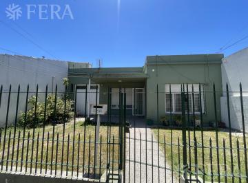 Casa · 70m² · 3 Ambientes · Venta Casa 3 Ambientes con Jardín y Cochera en Wilde