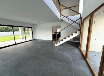 Casa · 261m² · 8 Ambientes · 4 Cocheras · Casa a Estrenar en Venta en Barrio Cerrado San Matias - Escobar