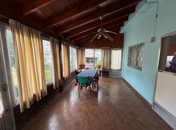 Casa · 149m² · 4 Ambientes · 1 Cochera · Casa 3 Amb Quincho/garage Venta Hurlingham Crédito