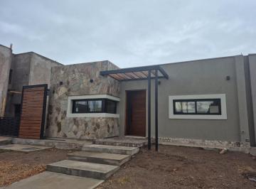 Casa · 168m² · 6 Ambientes · 2 Cocheras · Casa en Venta - a Estrenar - Barrio Ciro de Vieytes