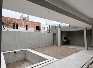 Casa · 250m² · 6 Ambientes · 2 Cocheras · Casa en Venta Solares de Manantiales