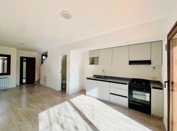 PH · 72m² · 3 Ambientes · 1 Cochera · Casa en PH con Patio Propio y Estacionamiento