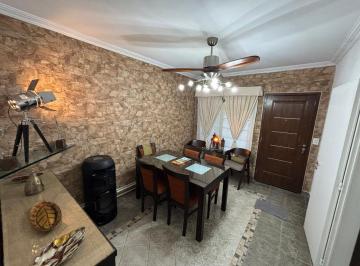 PH · 115m² · 4 Ambientes · PH en Venta 4 Amb. con Jardín en Santos, Lugares