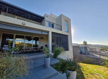 Casa · 372m² · 4 Ambientes · 4 Cocheras · Venta Espectacular Casa de Lujo en Tierra Alta