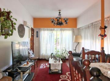Casa · 90m² · 4 Ambientes · 1 Cochera · Chalet en Venta de 4 Ambientes en Olivos con Balcón