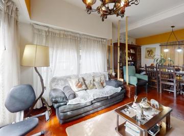 Casa · 90m² · 4 Ambientes · 1 Cochera · Chalet en Venta de 4 Ambientes en Olivos con Balcón
