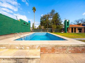 Casa · 107m² · 3 Ambientes · 1 Cochera · Casa en Alquiler Dos Dorm. Pileta en Funes