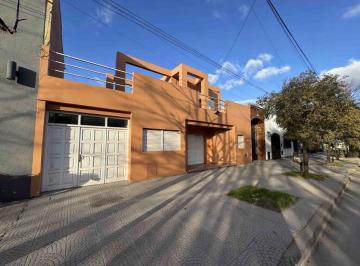 Casa · 266m² · 7 Ambientes · 3 Cocheras · Casa Venta 3 Dorm. en Cnel. Brandsen