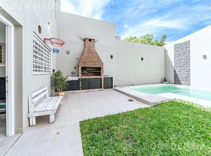 Casa · 273m² · 5 Ambientes · 2 Cocheras