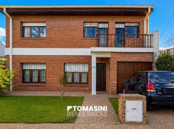 Casa · 137m² · 6 Ambientes · 2 Cocheras · Casa 5 Ambientes con Garage y Parque