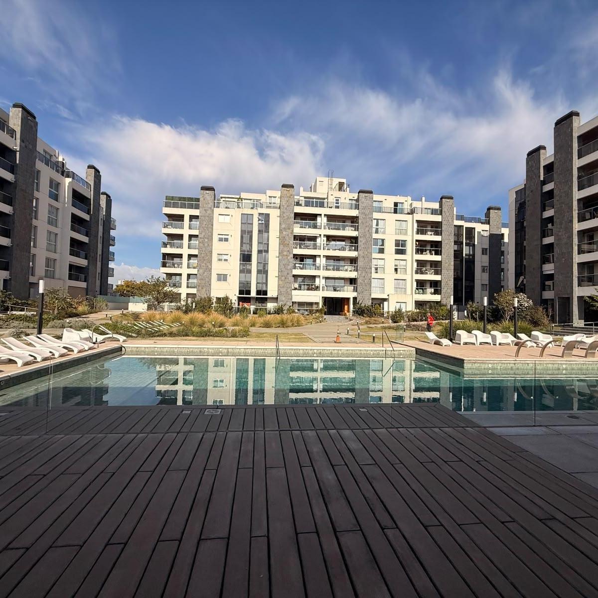 Departamento en Venta en Mediland, 2 Dorm. y 3 Baños. en Complejo Premium, con Cochera