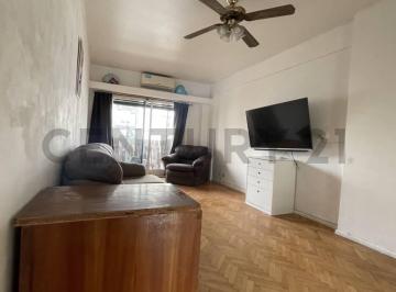 Departamento · 77m² · 3 Ambientes · Venta de Depto. Al Frente con Balcón en Recoleta