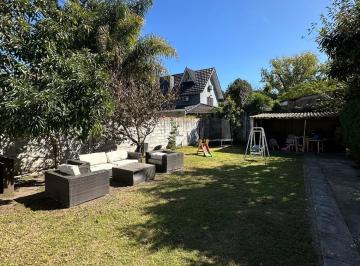 Casa · 70m² · 3 Ambientes · 2 Cocheras · Venta de Casa 3 Ambientes. V Luzuriaga Permuta