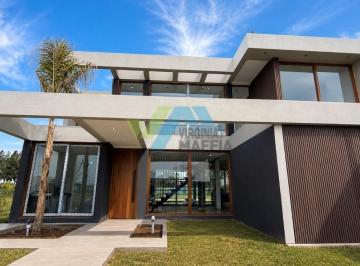 Casa · 270m² · 5 Ambientes · 2 Cocheras · Casa en Venta en Carpinchos, Nordelta, Tigre