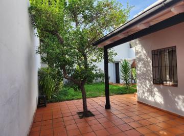 Patio/Jardin · Dueño Vende Casa con Jardín Barrio Parque