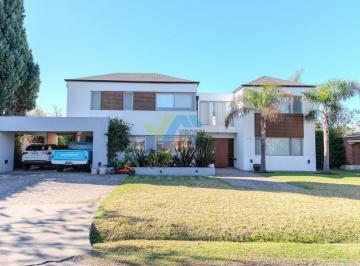 Casa · 410m² · 8 Ambientes · 2 Cocheras · Casa en Venta en Los Jazmines, Pilar del Este, Pilar