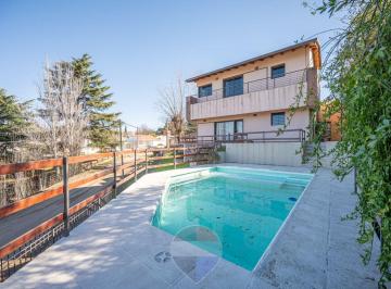 Casa · 243m² · 5 Ambientes · 3 Cocheras · Venta Casa 3 Dormi Pileta Frente Al Rio Playas Oro