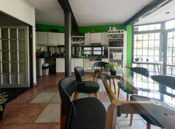 Casa · 363m² · 7 Ambientes · 2 Cocheras · Casa en Venta Saavedra Jardín - Pileta - Parrilla