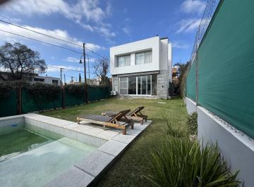 Casa · 175m² · 3 Ambientes · 2 Cocheras · ¡Venta! Casa en La Estanzuela - 3 Dorm. ¡Con Escritura!