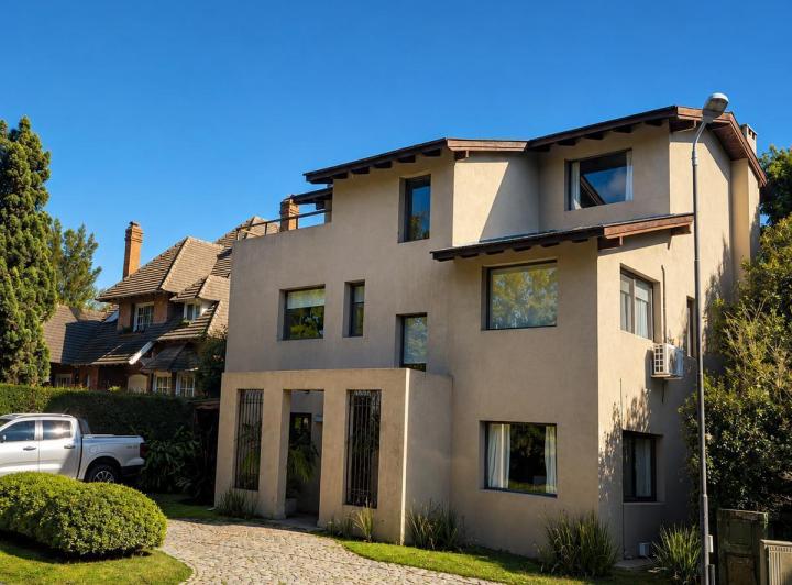 Casa · 350m² · 7 Ambientes · 3 Cocheras