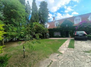 Casa · 360m² · 8 Ambientes · Venta Casa Villa Belgrano 4 Dorm 1008 Terreno