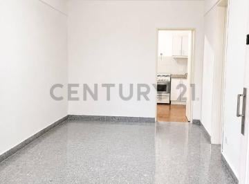 Departamento · 53m² · 3 Ambientes · Venta Departamento en Saavedra con Entrada Independiente - Patio - Apto Credito