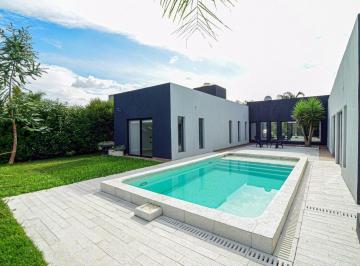 Casa · 158m² · 4 Ambientes · 2 Cocheras · Venta Casa 4 Ambientes con Pileta en Barrio Cerrado Santa Rita en San Vicente