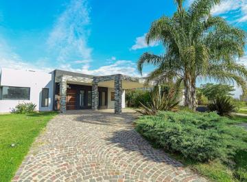 Casa · 158m² · 4 Ambientes · 2 Cocheras · Venta Casa 4 Ambientes con Pileta en Barrio Cerrado Santa Rita en San Vicente