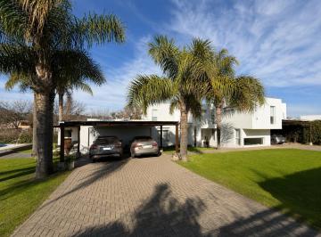 Casa · 400m² · 8 Ambientes · 4 Cocheras · Vende Casa 3 Dorm 1 Dorm Servicio Pileta - Country 4 Hojas Mendiolaza