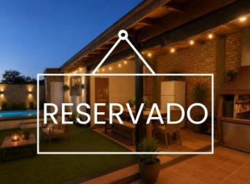 PH · 130m² · 5 Ambientes · Venta de PH de 5 Ambientes en Lomas del Mirador con Pileta Quincho y Consultorio