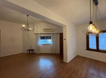 Casa de 4 ambientes, Villa Urquiza · Exclusiva Casa en 2 Plantas. con Terraza.