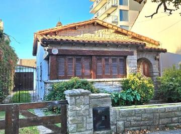 Casa · 90m² · 4 Ambientes · 1 Cochera · Chalet 4 Ambientes, Punta Mogotes