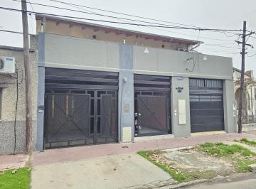 Casa · 65m² · 2 Ambientes · 4 Cocheras · Casa en Alquiler en Alberdi Río de 1 Dormitorio con Garaje y Patio.
