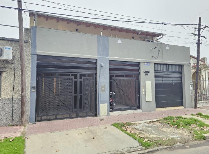 Casa · 65m² · 2 Ambientes · 4 Cocheras