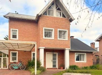 Casa · 197m² · 6 Ambientes · 4 Cocheras · Alquiler Casa 6 Amb | Benavidez | con Pileta