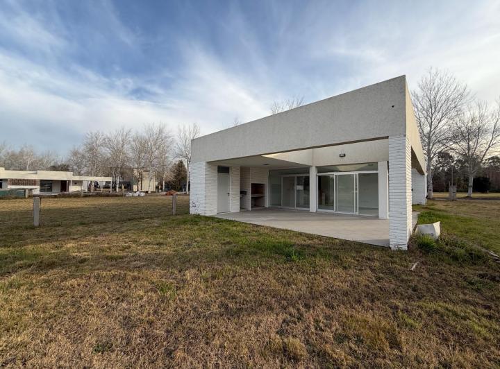 Casa · 179m² · 3 Ambientes · 2 Cocheras