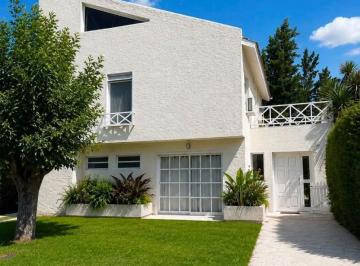 Casa · 180m² · 5 Ambientes · Casa en Venta Pilar