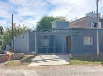 Casa · 95m² · 4 Ambientes · 2 Cocheras · Venta Casa Apta Credito 3 Dorm. Rawson
