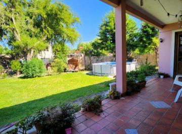 Casa · 105m² · 3 Ambientes · 2 Cocheras · Casa 3 Ambientes a La Venta en Muñiz - Ac Permuta