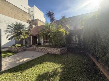 PH · 371m² · 5 Ambientes · 3 Cocheras · Fabulosa PH con Pileta, Quincho, Playroom/gimnasio