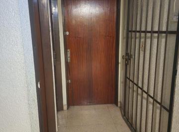 Departamento de 4 ambientes, Liniers · Departamento 4 Ambientes Mas Dependencia. Frente C/bal. corrido Coch. m. Leguizaon 200 Liniers