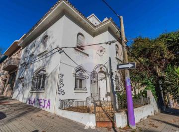Casa · 191m² · 5 Ambientes · 1 Cochera · Venta de Triplex en Punta Carretas con Garaje